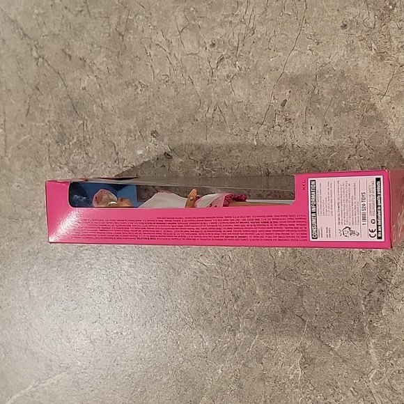 (J10) 1996 Valentine Fun Barbie - Picture 2 of 7